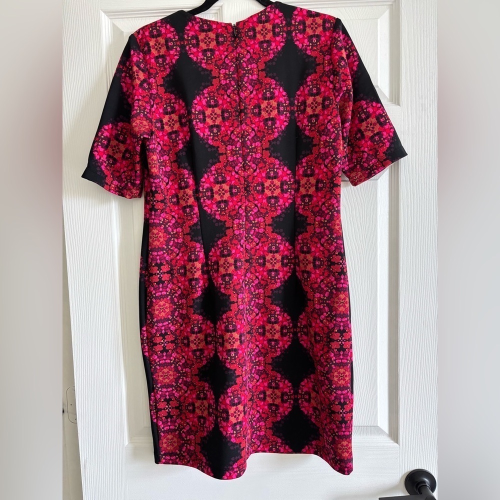 Elegant Pink and Black Patterned Dress - Picture 2 of 5